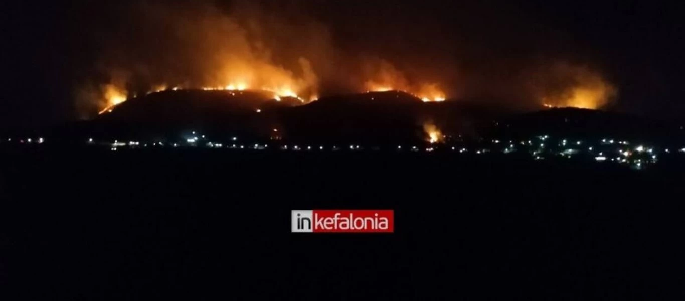 Σε 7 πύρινα μέτωπα η φωτιά στην Κεφαλονιά - Έχει γίνει εκκένωση κατοικιών